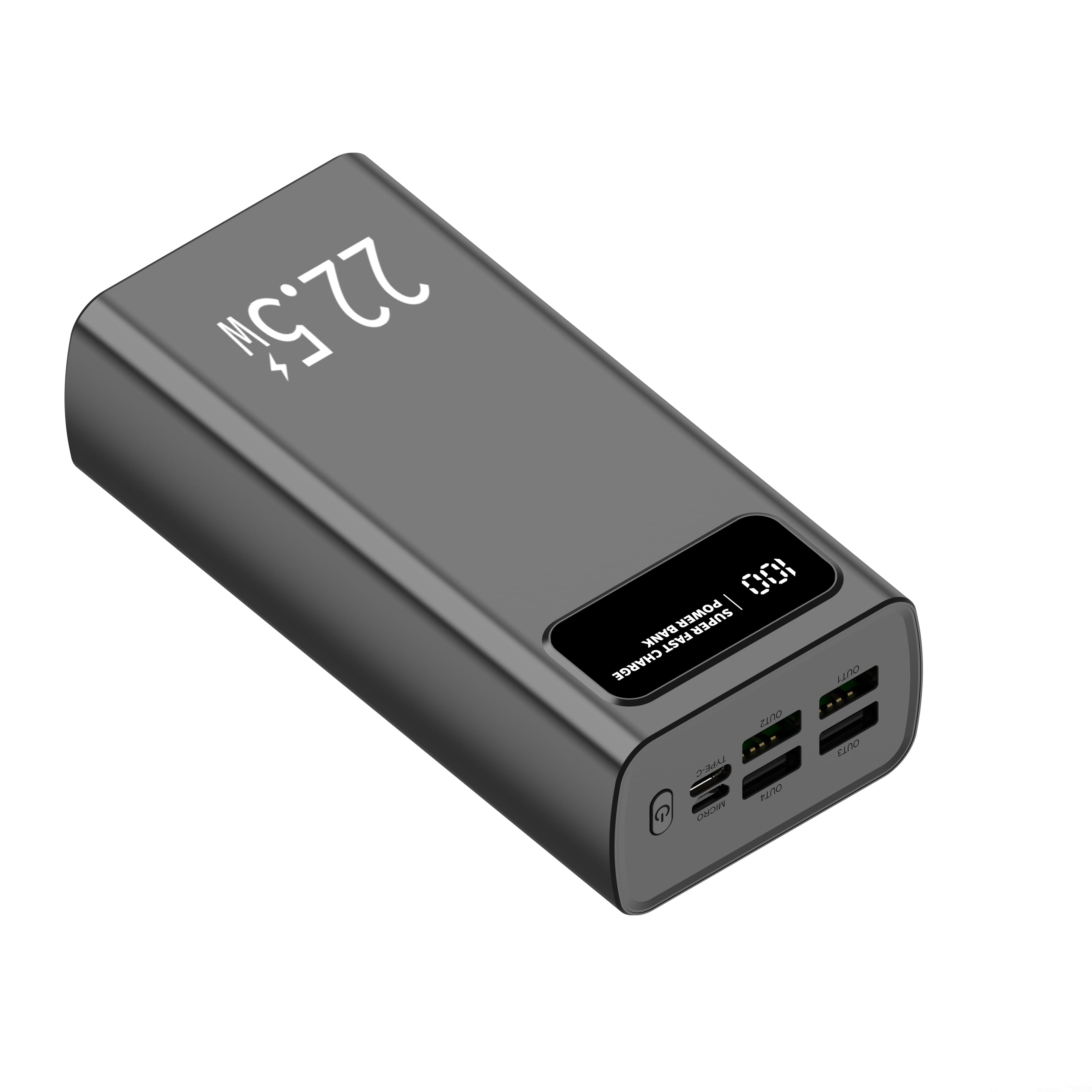 Un power bank grigio con display digitale che mostra 100% di carica e 22,5W.