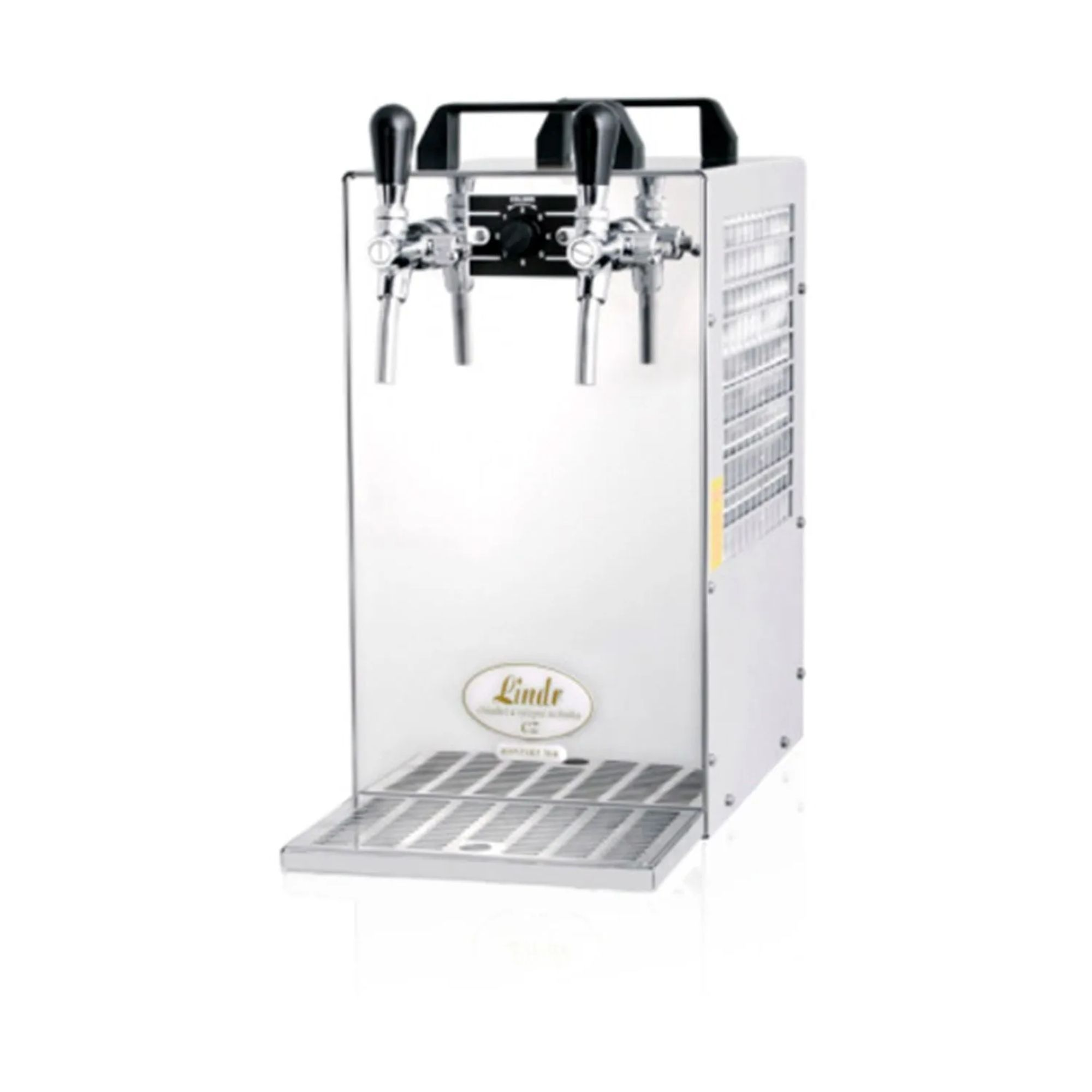 Dubbele biertap met zilveren behuizing en lekbak.