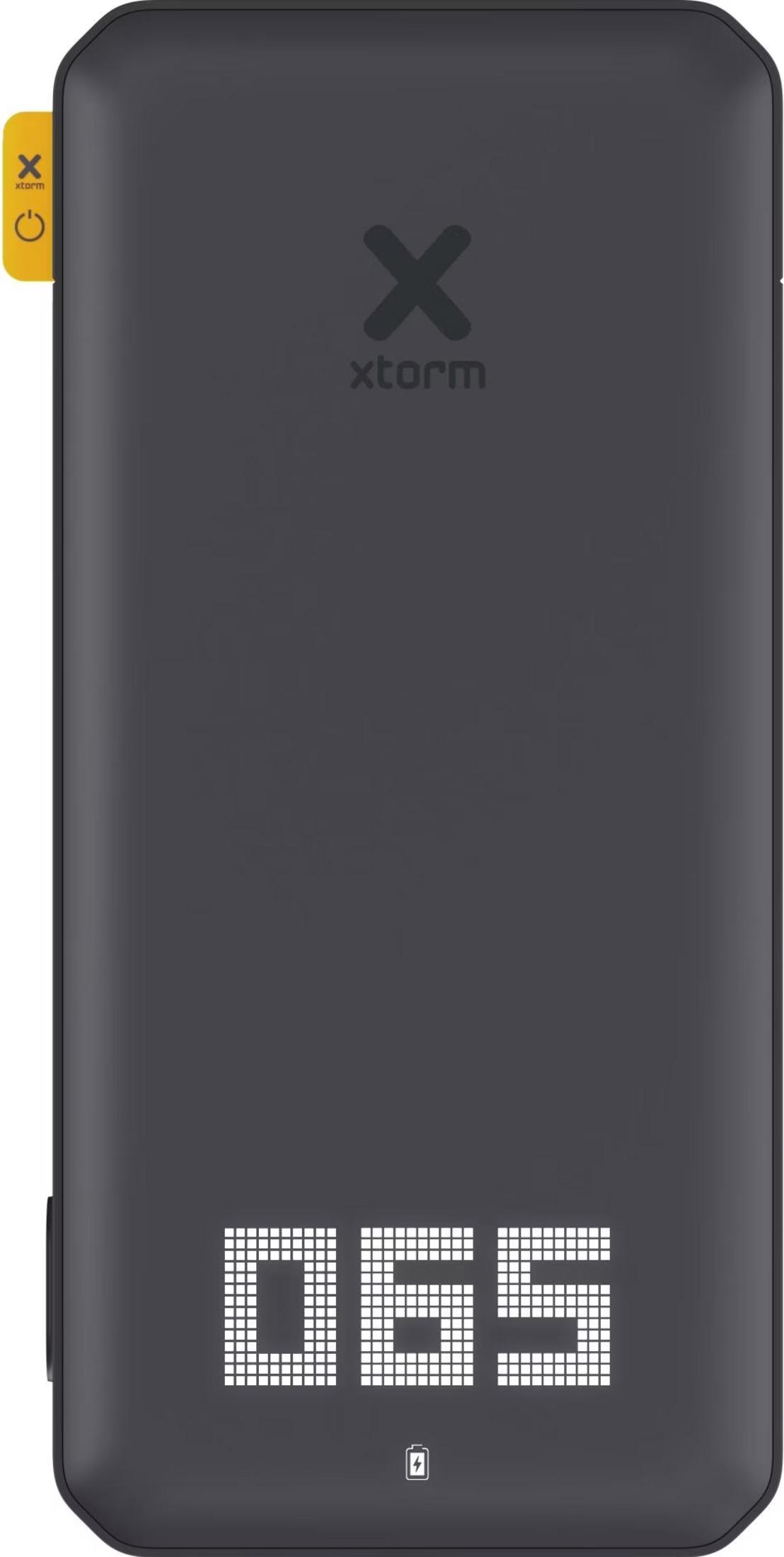 Dunkelgraues Powerbank mit Xtorm Logo oben und digitaler Anzeige 065 unten.
