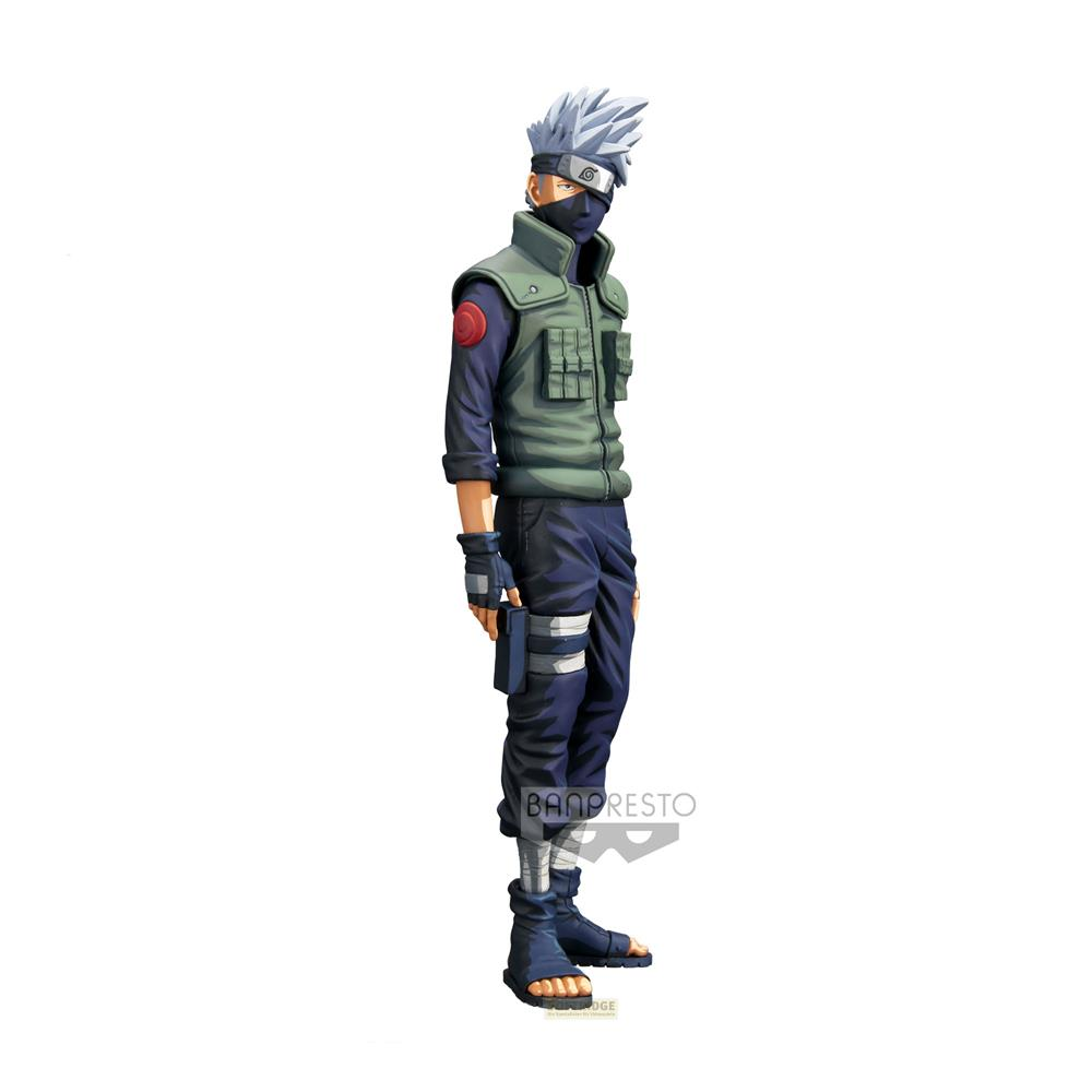 Kakashi Hatake mit grauen Haaren und Maske trägt eine grüne Weste und blaue Kleidung.