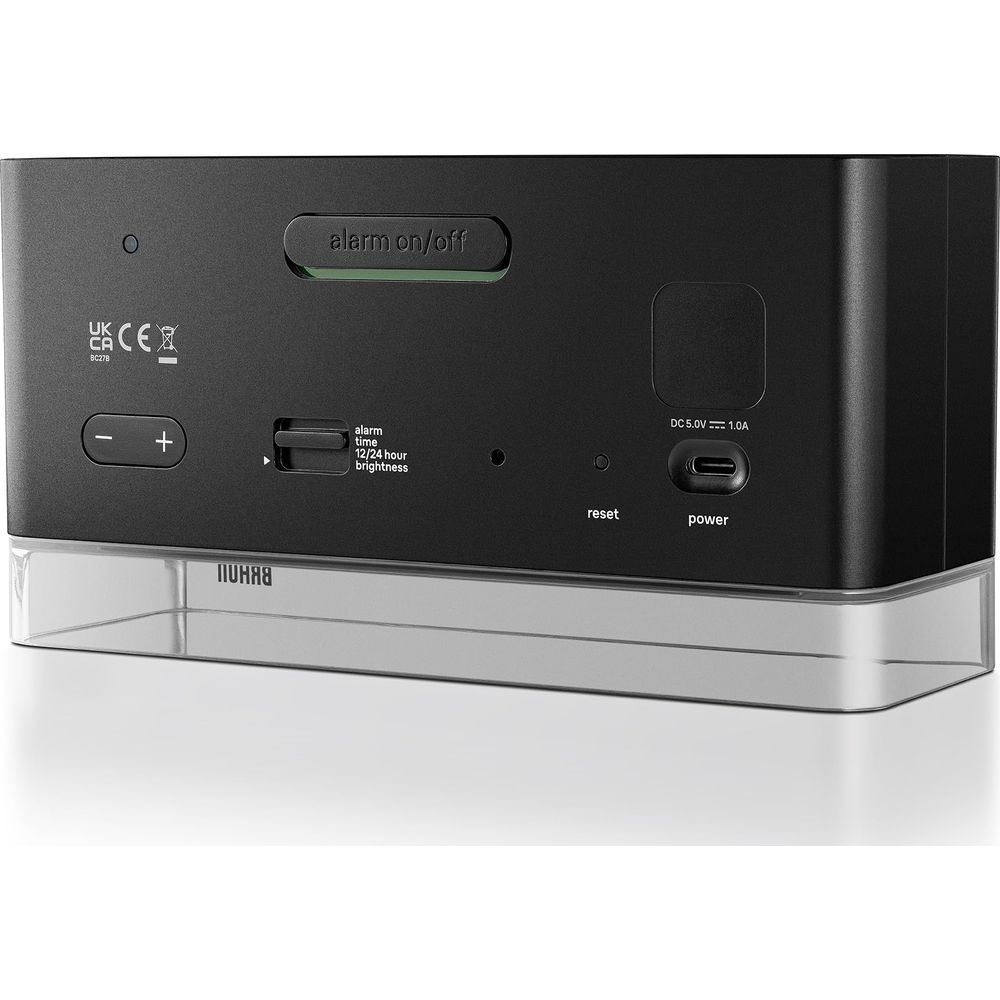 Réveil noir avec base argentée, boutons et port USB-C.