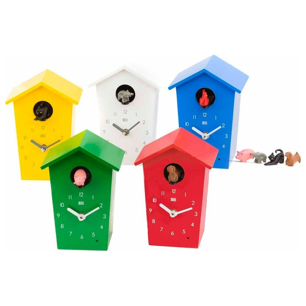 Cinq horloges coucou colorées en forme de nichoir avec des animaux.