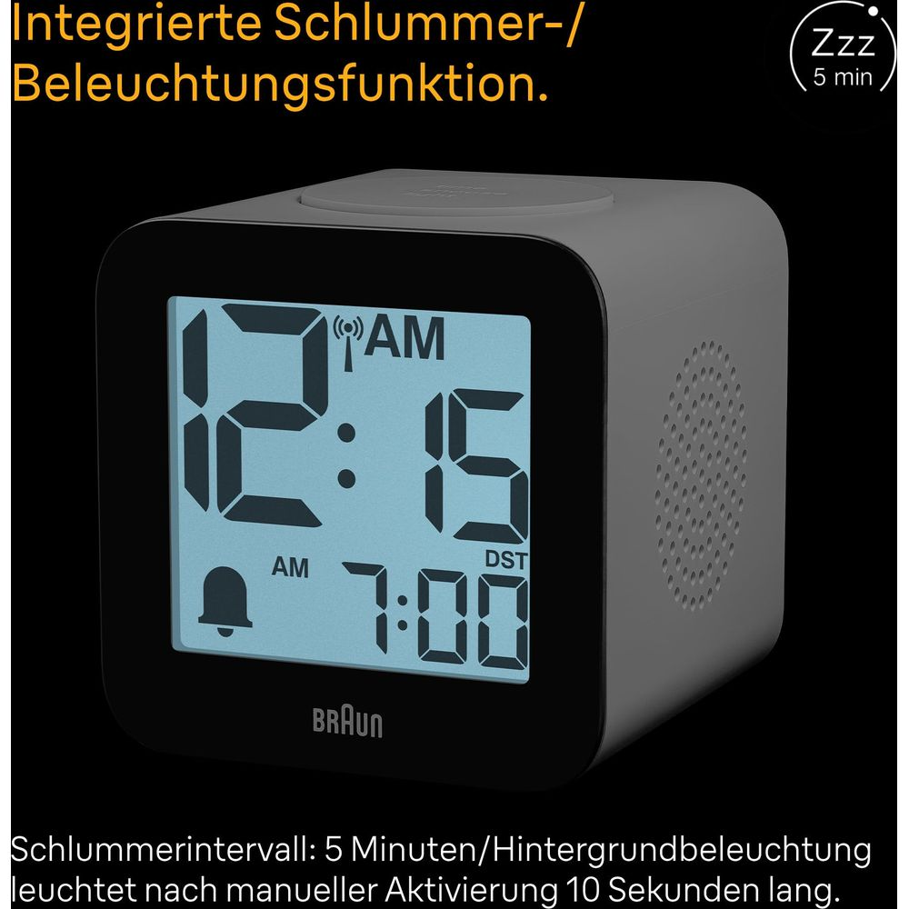 Un réveil numérique Braun avec fonction de répétition et rétroéclairage.