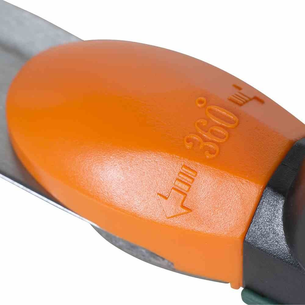 Nahaufnahme eines orangefarbenen Griffs mit 360-Grad-Markierung und Pfeil