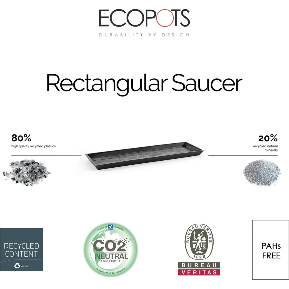 Ein rechteckiger Untersetzer aus 80% recyceltem Kunststoff und 20% Mineralien.
