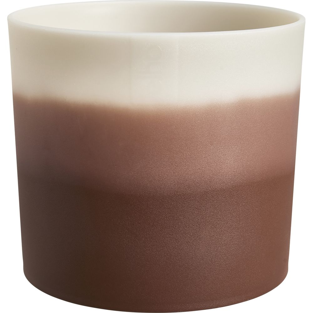 Une tasse blanc et marron dégradé sur fond blanc.