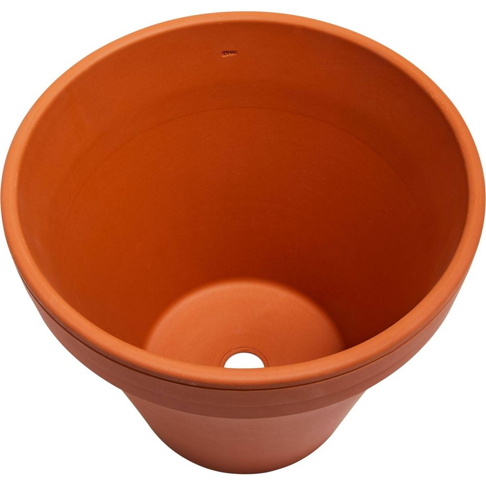 Un pot de fleurs de couleur terre cuite, vu de l'intérieur.