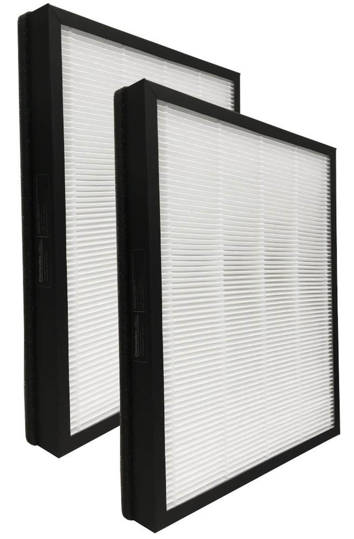Zwei schwarze Luftfilter mit weißen Lamellen vor weißem Hintergrund.