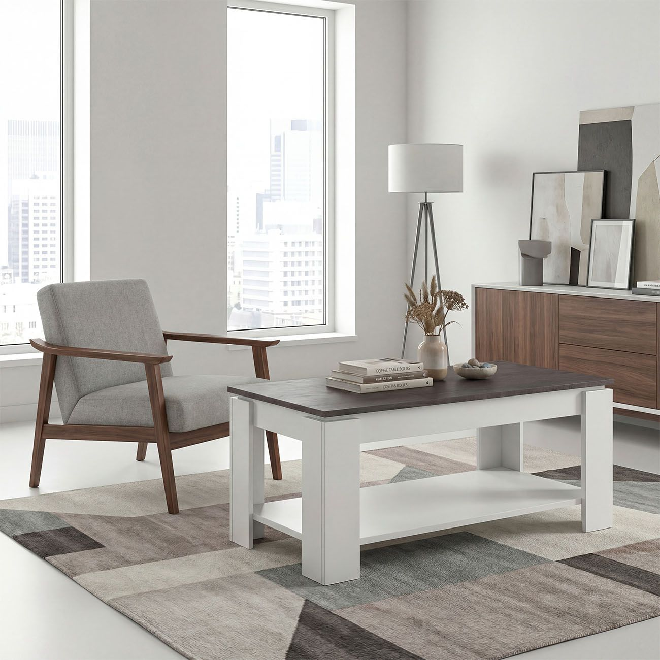 Sala de estar moderna con sillón gris, mesa de centro, lámpara y suelo de madera.