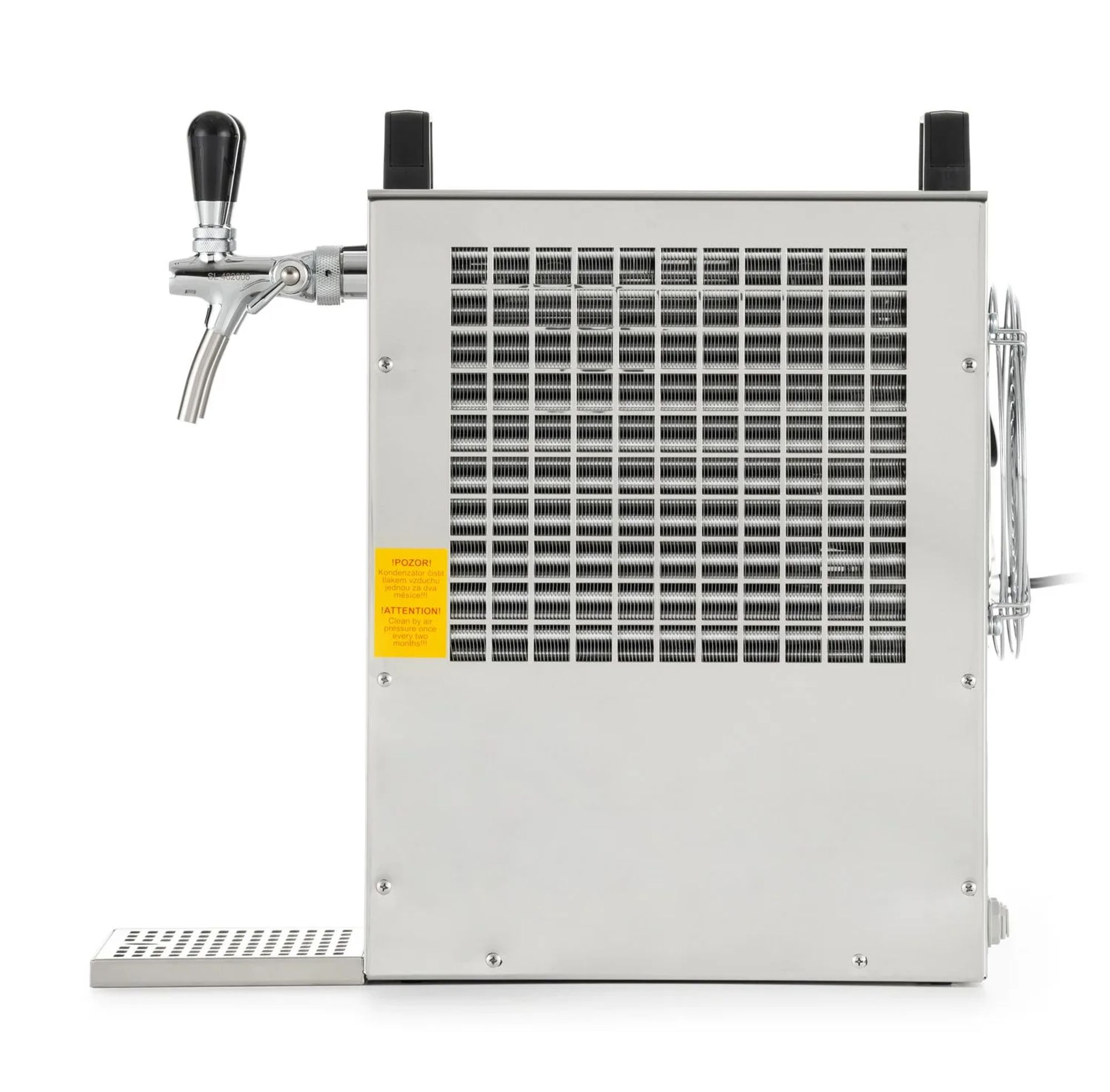 Een zilveren biertap met zwarte hendel en condensorunit.