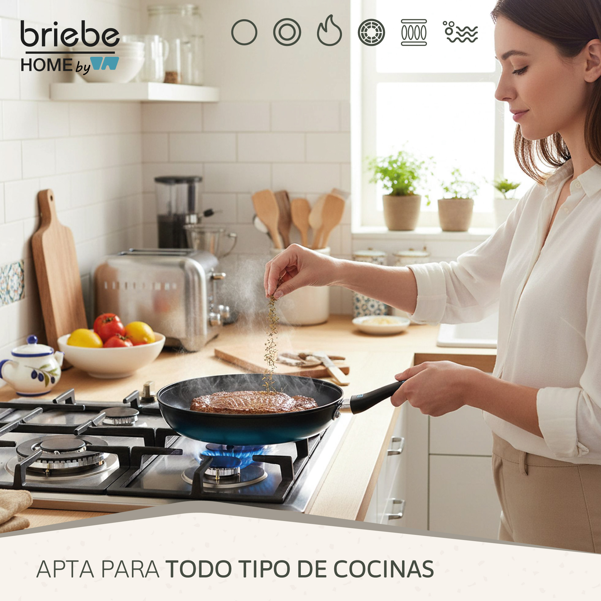 Una mujer sazona un filete cocinándose en una sartén sobre una estufa de gas.