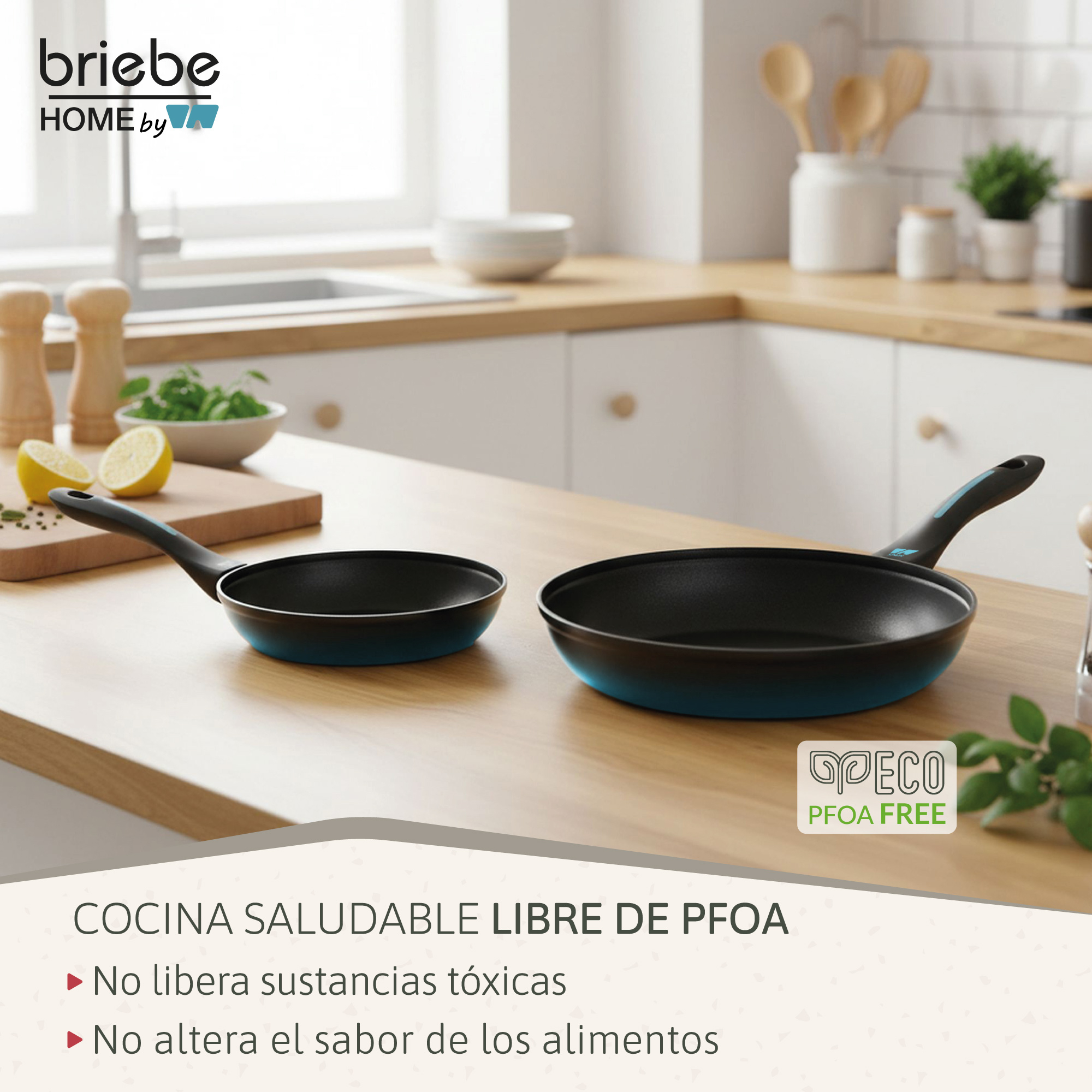Dos sartenes con bordes azules sobre una mesa de madera con limones y hierbas.