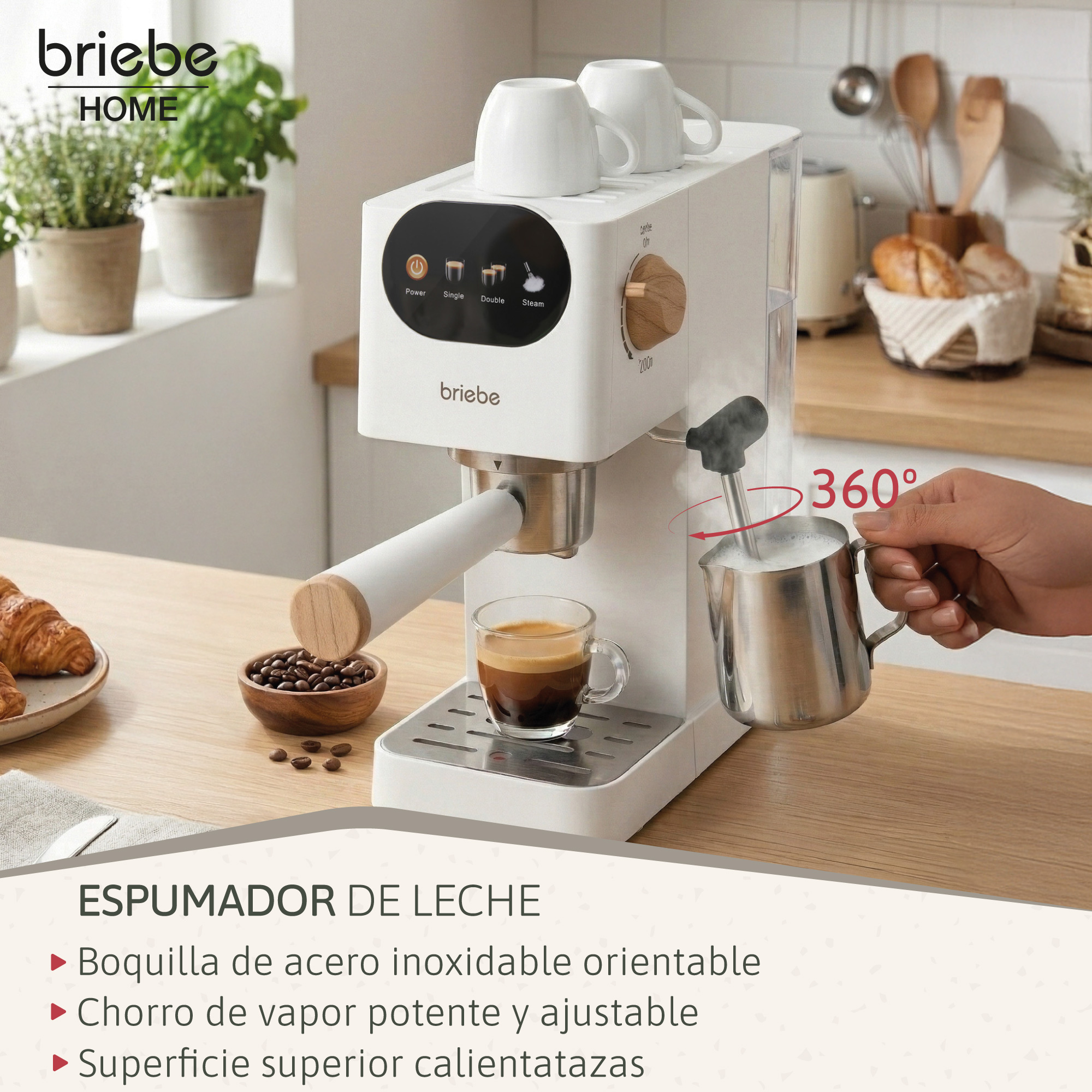 Eine weiße Espressomaschine mit einer Hand, die Milch aufschäumt. Kaffeebohnen und Croissants sind zu sehen.