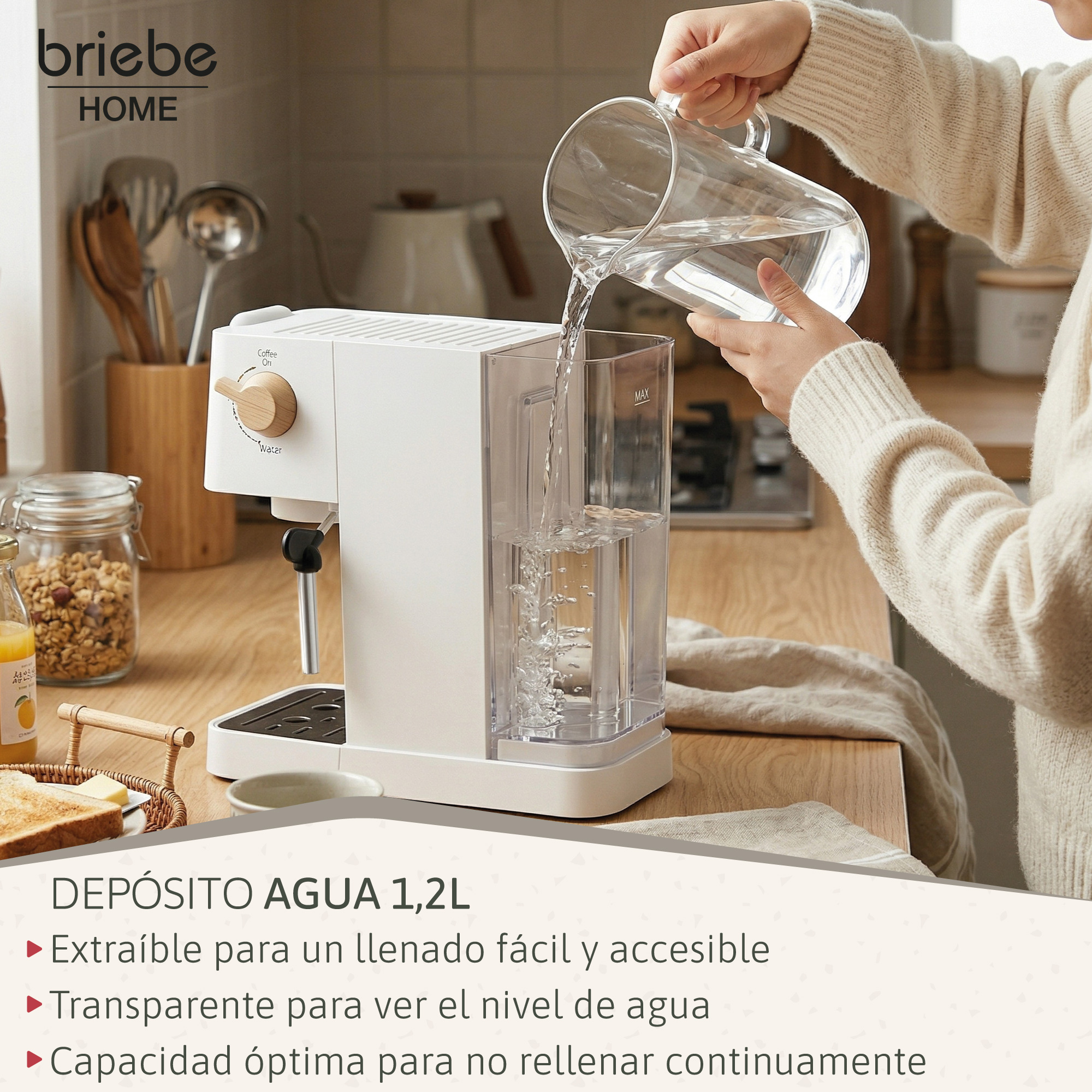 Eine Person füllt Wasser aus einer Glaskanne in einen weißen Kaffeeautomaten.