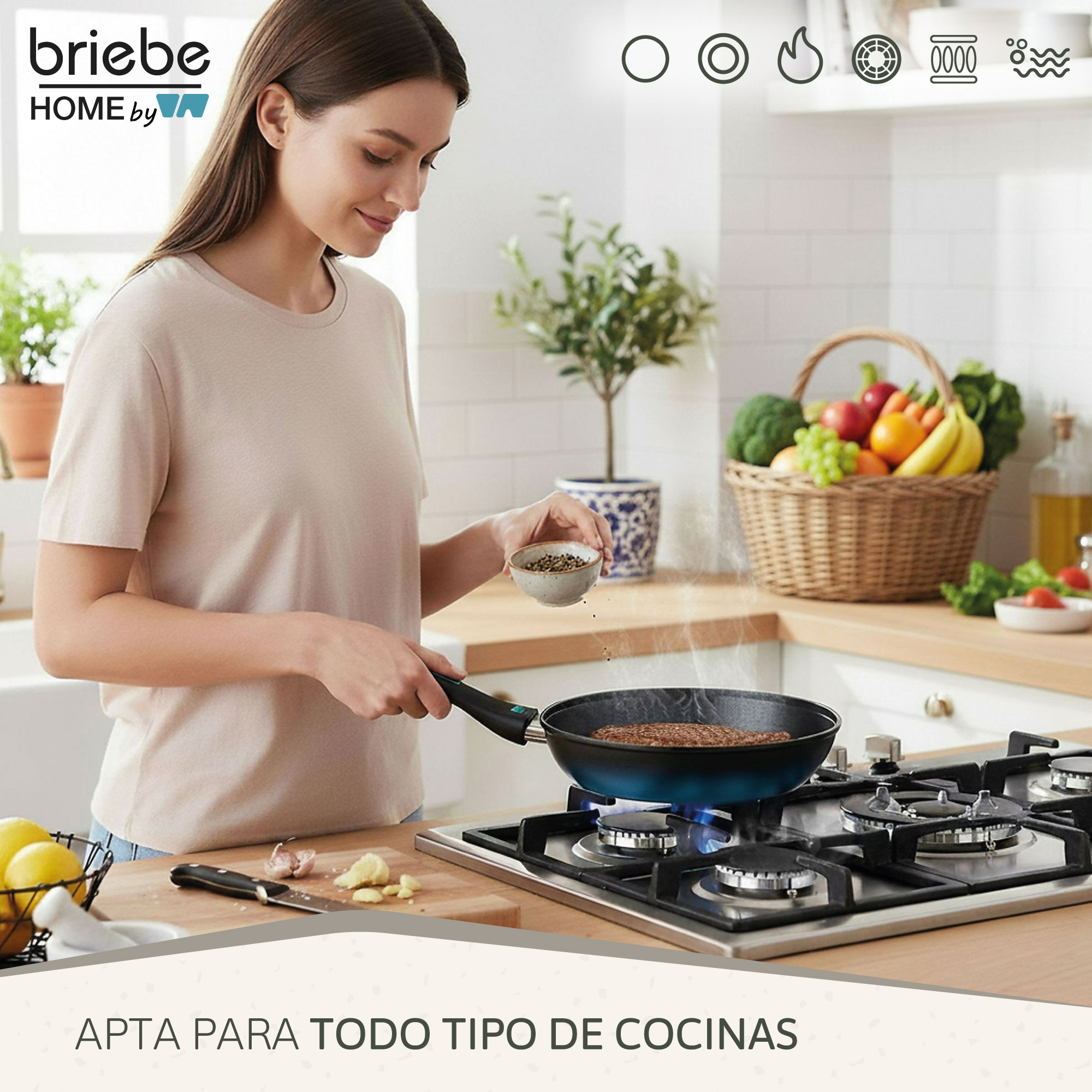 Una mujer cocina un filete en una sartén sobre una estufa de gas. Cesta de frutas al fondo.