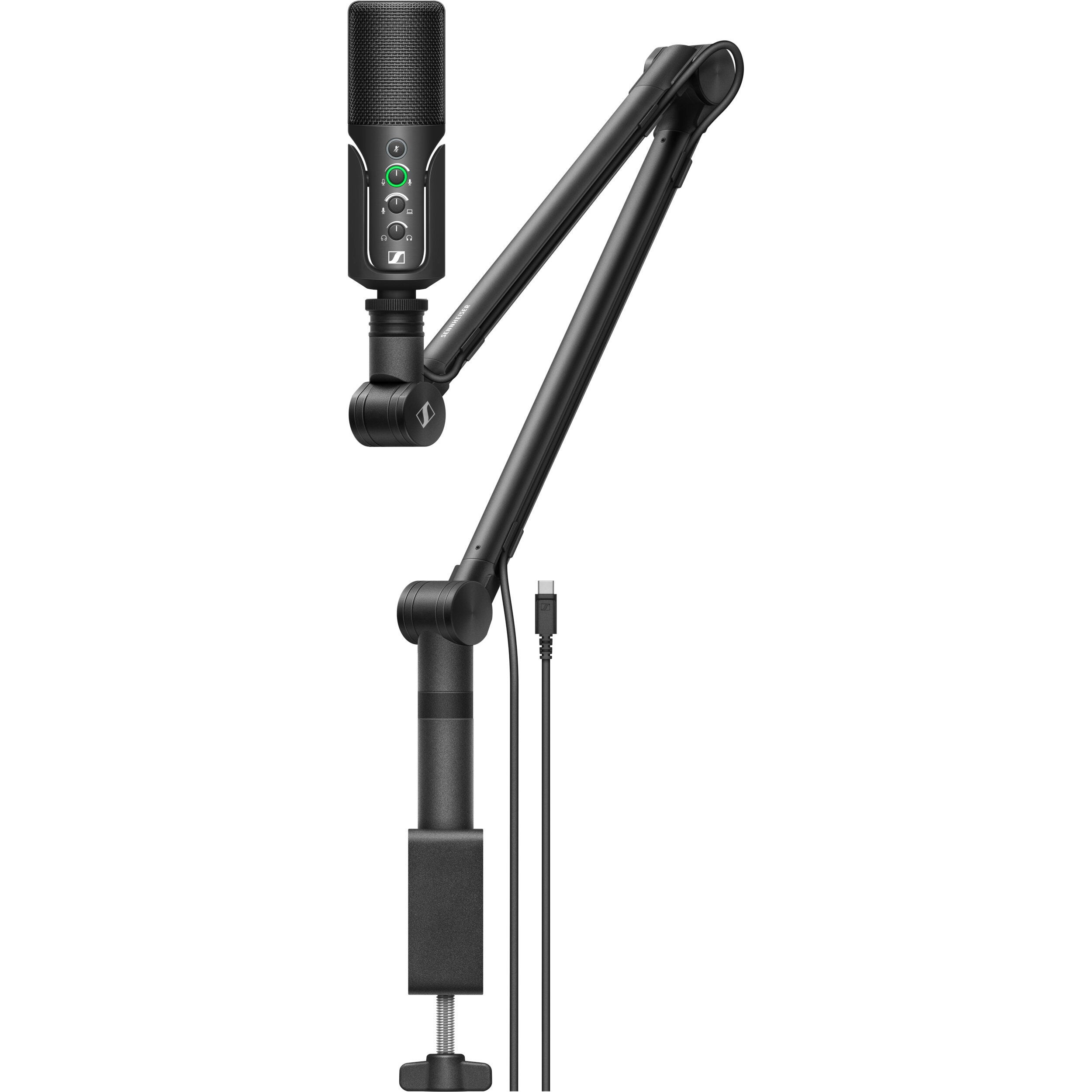 Ein schwarzes Mikrofon mit Schwenkarm und USB-C-Kabel auf weißem Hintergrund.