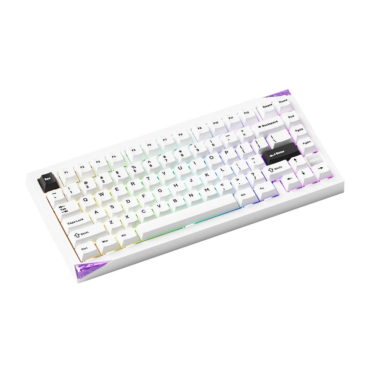 Gökkuşağı RGB aydınlatmalı beyaz klavye, standart QWERTY düzenini gösteriyor.