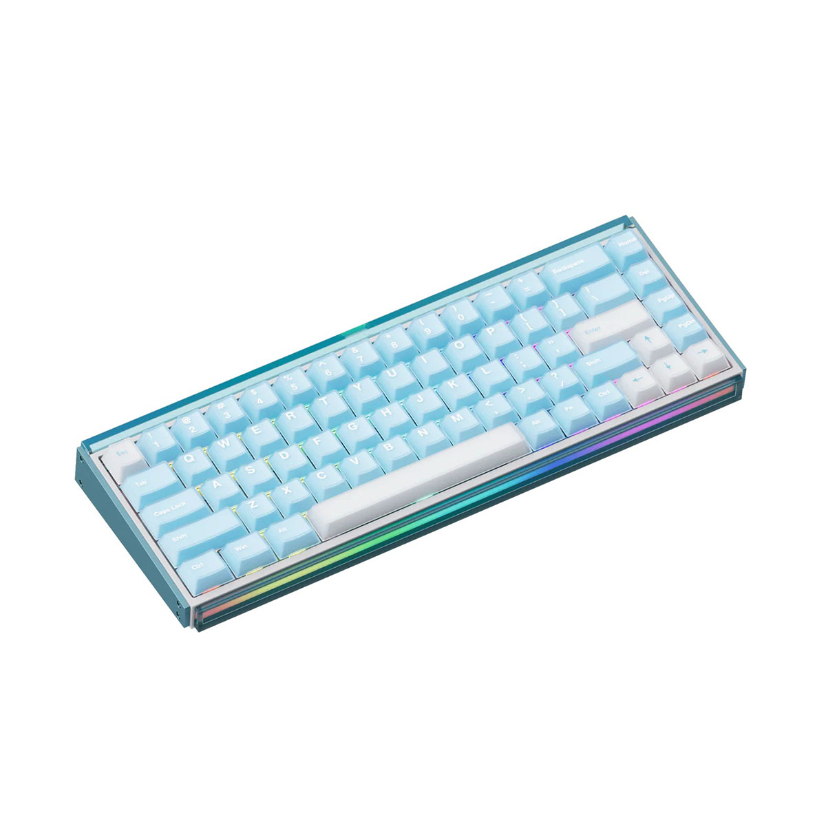 RGB aydınlatmalı açık mavi mekanik klavye, beyaz arka plan üzerinde.