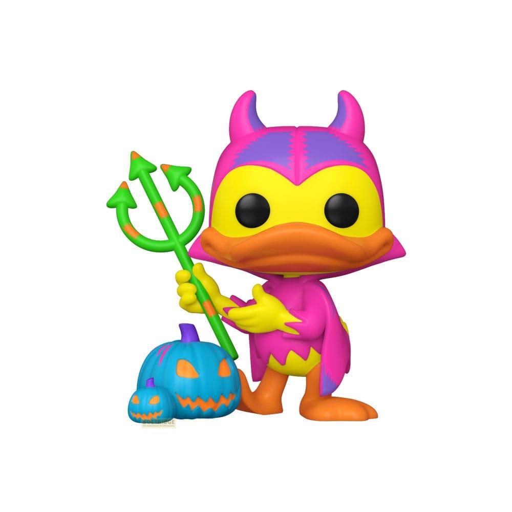 Figura de caricatura de diablo rosa con cara amarilla, pico naranja, sostiene tridente verde junto a calabazas azules.
