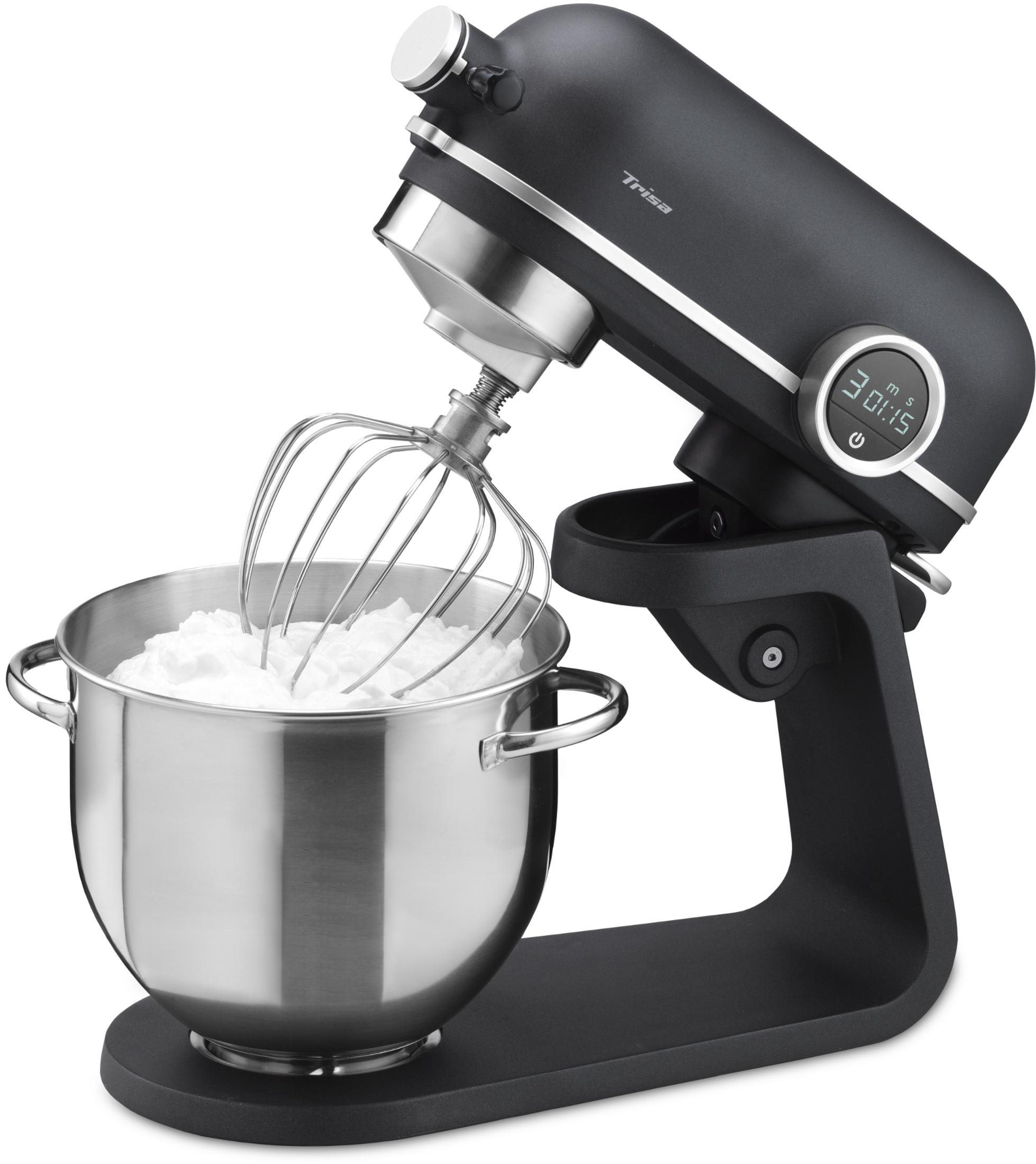Ein schwarzer Küchenmixer mit Schneebesen in einer Edelstahlschüssel mit weißer Masse.