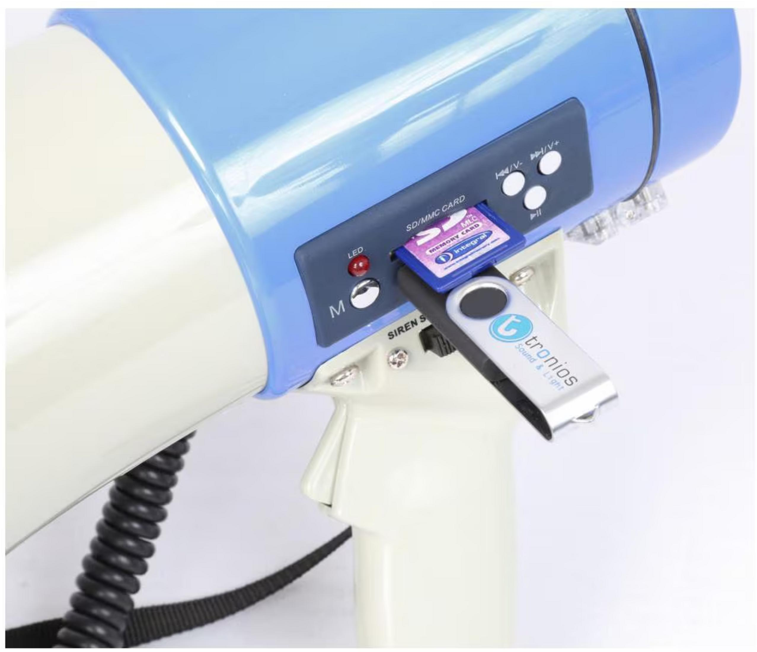 Megáfono azul y blanco con tarjeta SD y unidad USB insertadas.