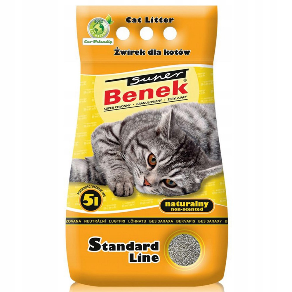 Opakowanie żwirku dla kotów z wizerunkiem kota. Napis "Super Benek".