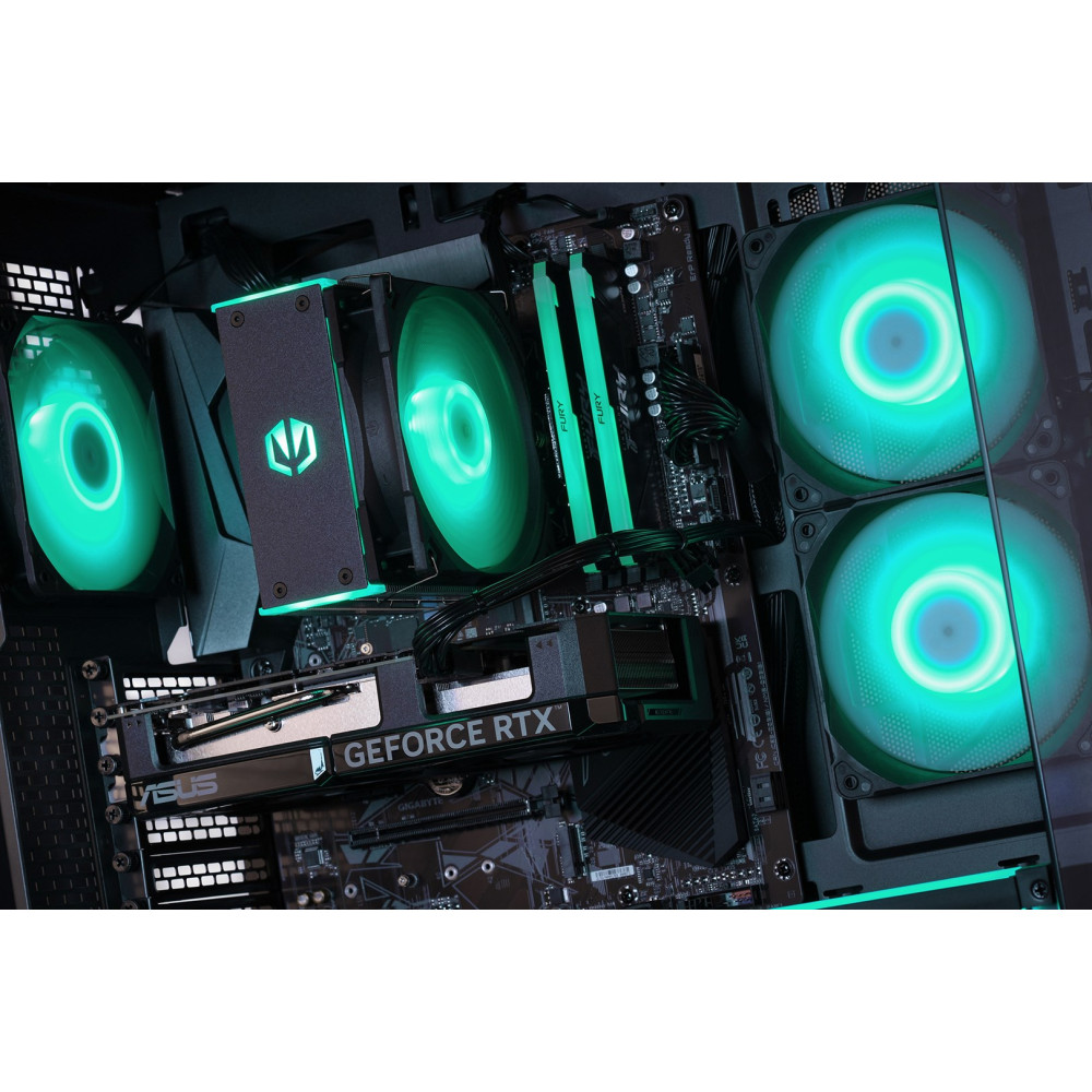 Vista interna di un computer con ventole LED verdi, dissipatore CPU, RAM e scheda grafica GeForce RTX.