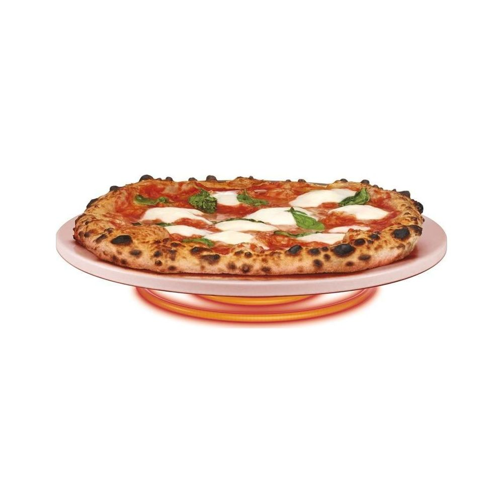 Una pizza Margherita con mozzarella filante e basilico su un piatto rosa.