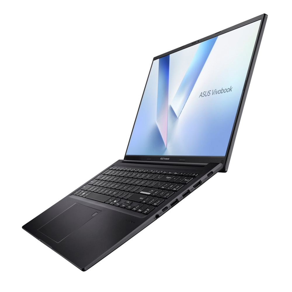 Czarny laptop Asus Vivobook z klawiaturą i portami, otwarty na białym tle.