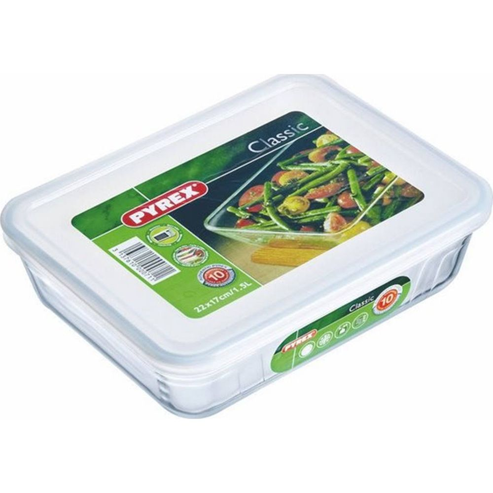 Un contenitore rettangolare in vetro Pyrex con coperchio bianco ed etichette.