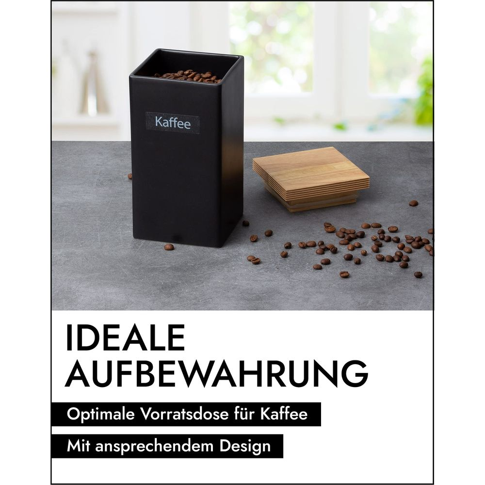 Schwarzer Kaffeebehälter mit Holzdeckel und Kaffeebohnen auf Tisch