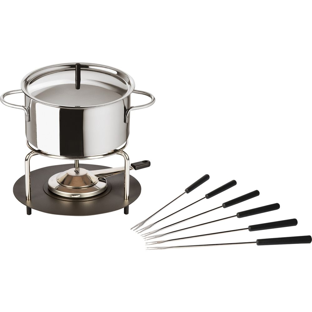 Ein silberner Fondue-Topf mit Deckel auf einem schwarzen Ständer, daneben sechs Fonduegabeln.