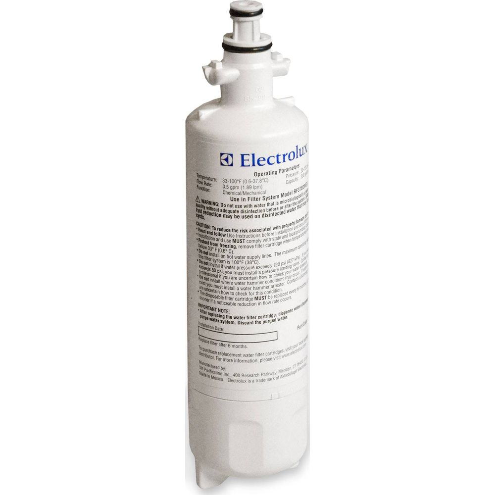 Ein weißer Electrolux Wasserfilter mit Beschriftung steht auf weißem Hintergrund.