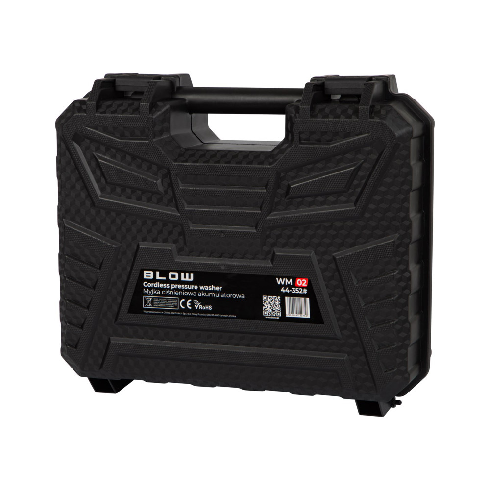 Czarna walizka do myjki ciśnieniowej z uchwytem i zatrzaskami.