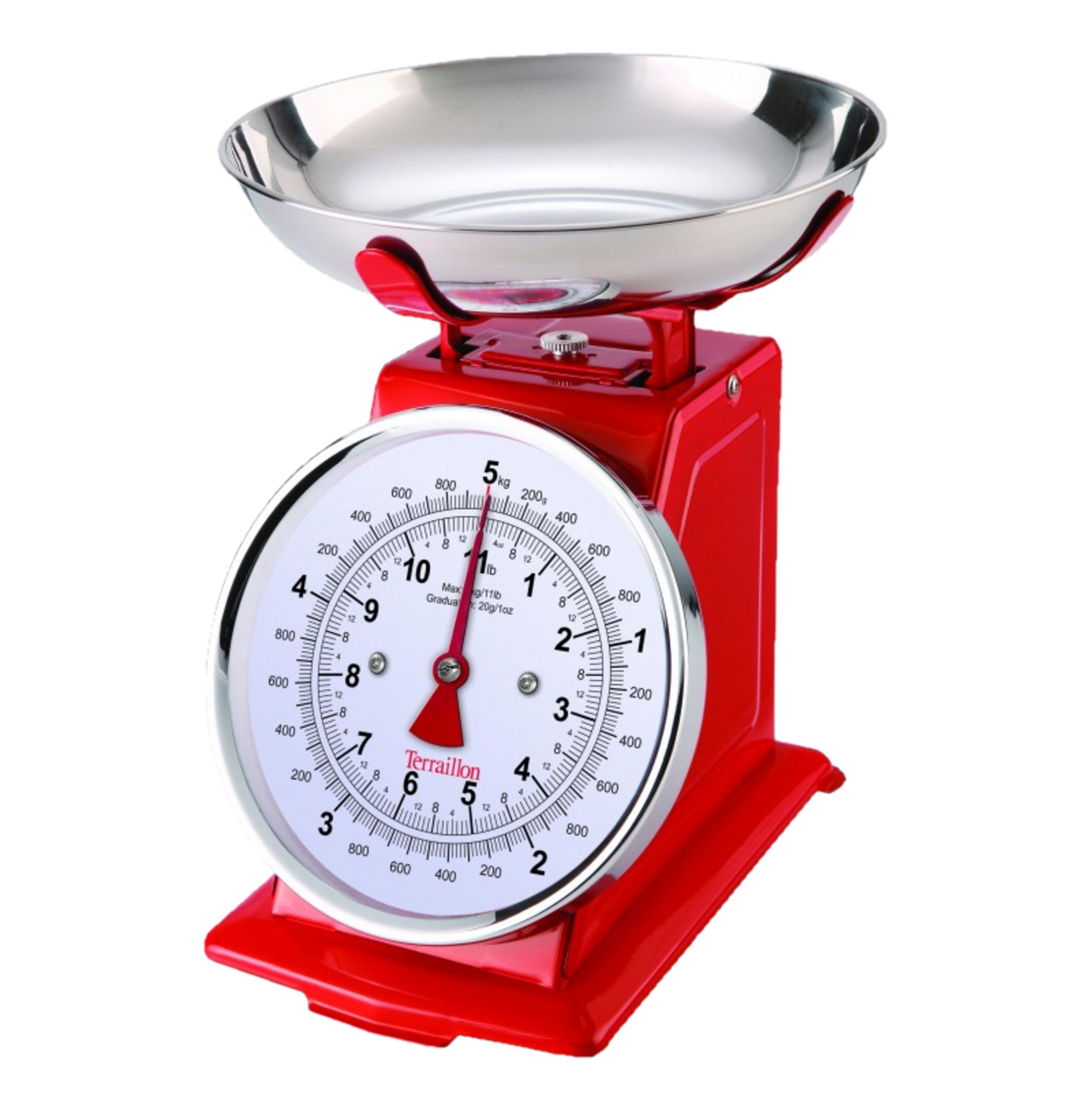 Une balance de cuisine rouge avec un bol en acier inoxydable et un grand cadran.