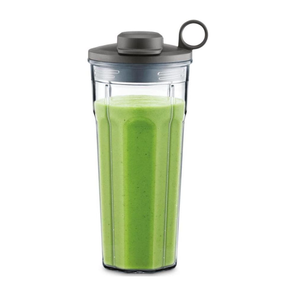 Un gobelet transparent rempli d'un smoothie vert, avec un couvercle gris et une anse.