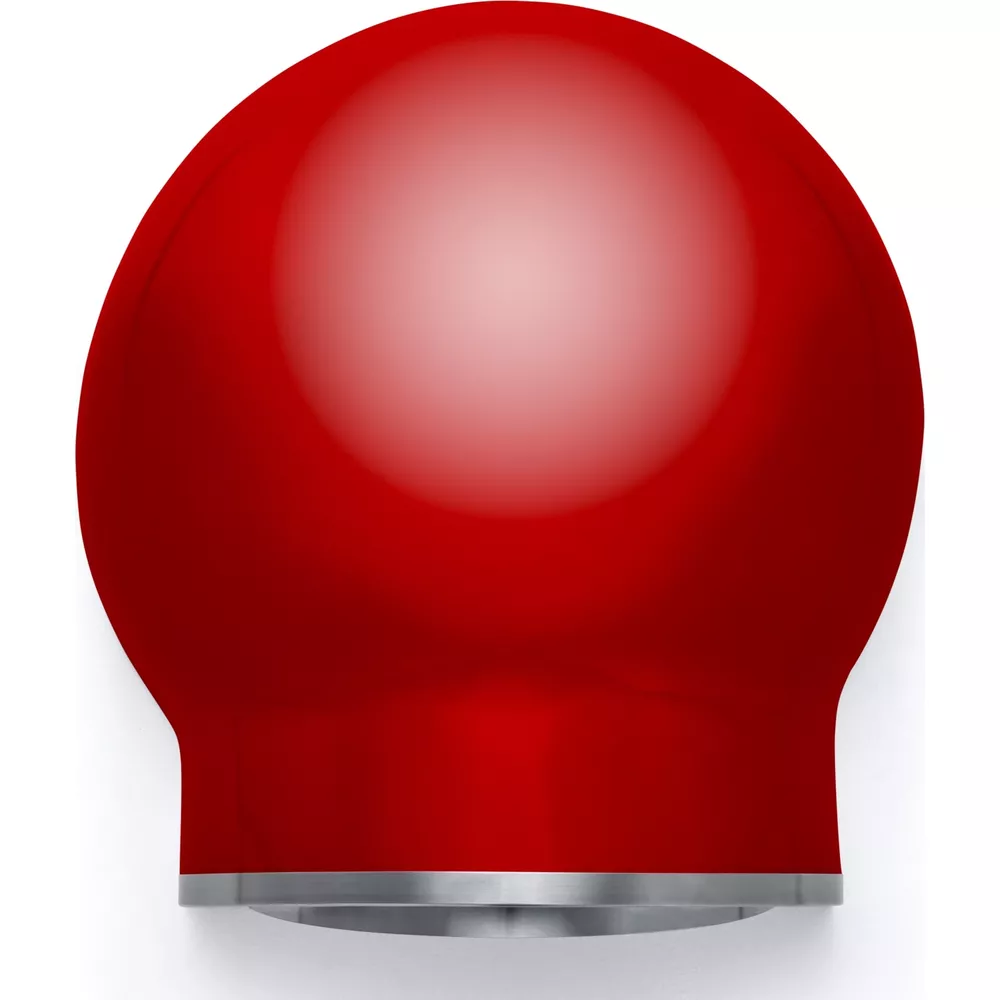 Une boule rouge brillante avec une base argentée sur fond blanc.