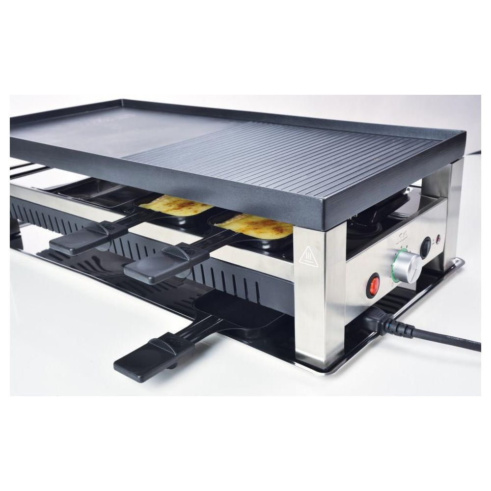 Una griglia per raclette argentata a due livelli con due padelle che cuociono formaggio.
