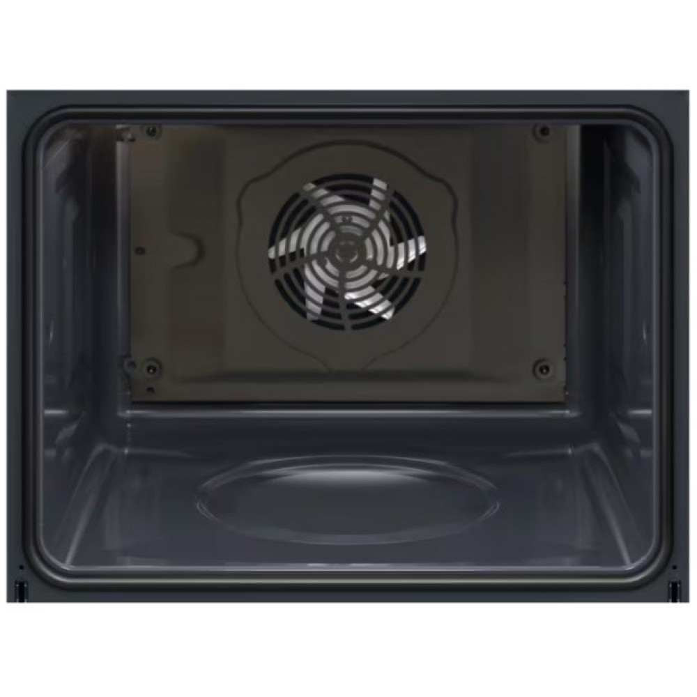 Widok wnętrza ciemnego piekarnika ze ścianą tylną wentylatora i gładką podłogą.