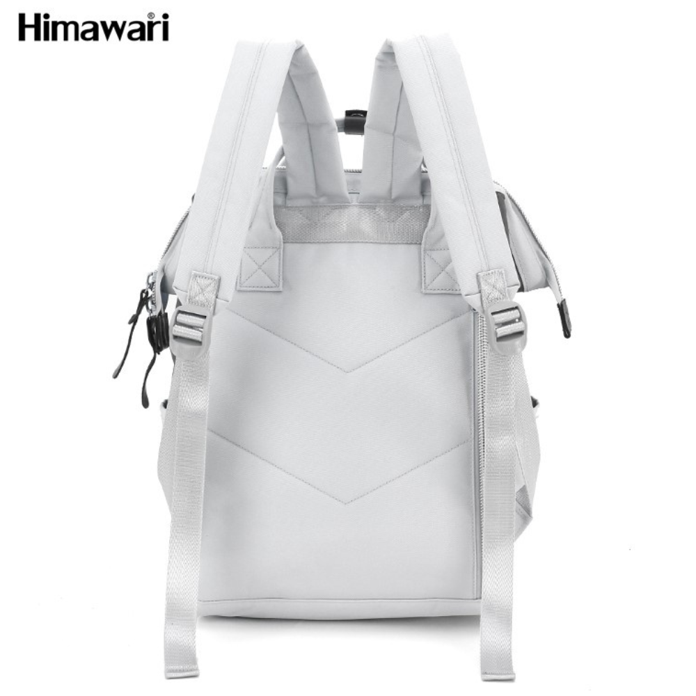 Widok z tyłu jasnoszarego plecaka z pikowaniem w jodełkę i logo "Himawari".