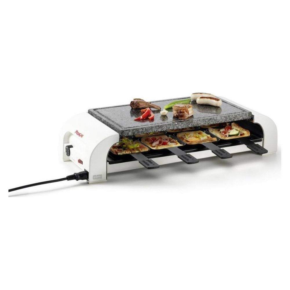 Una griglia raclette con pietra dove ci sono carne e funghi. Sotto cuociono piccole pizze.
