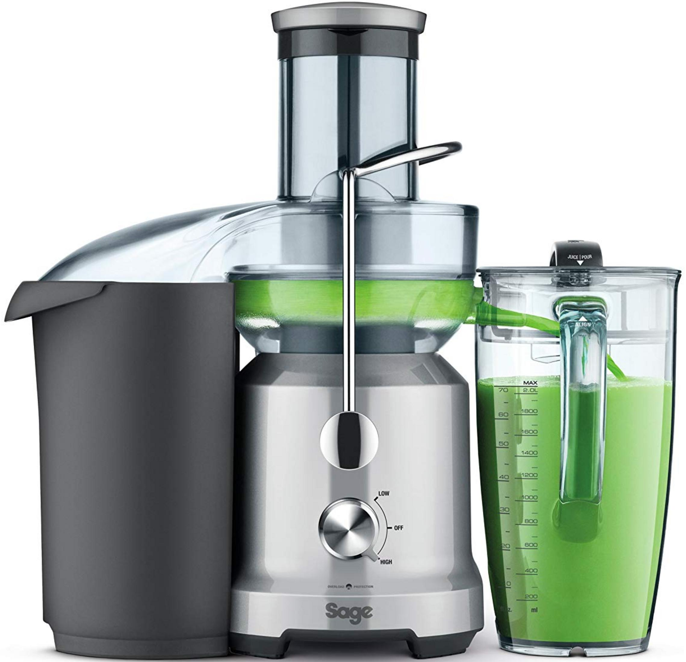 Centrifuga argento con caraffa di succo verde e contenitore polpa.
