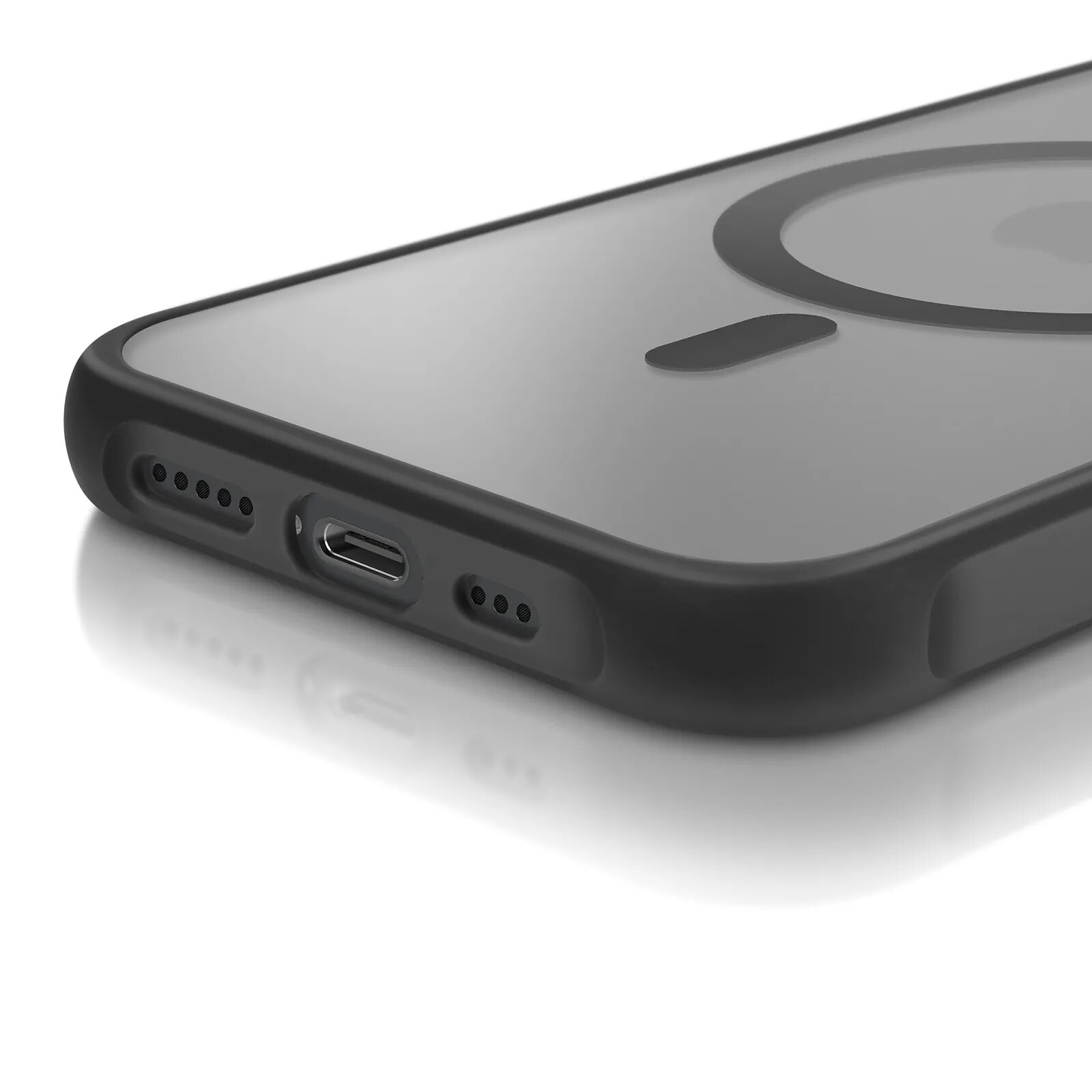 Une coque de téléphone noire avec port de chargement et trous pour haut-parleur.