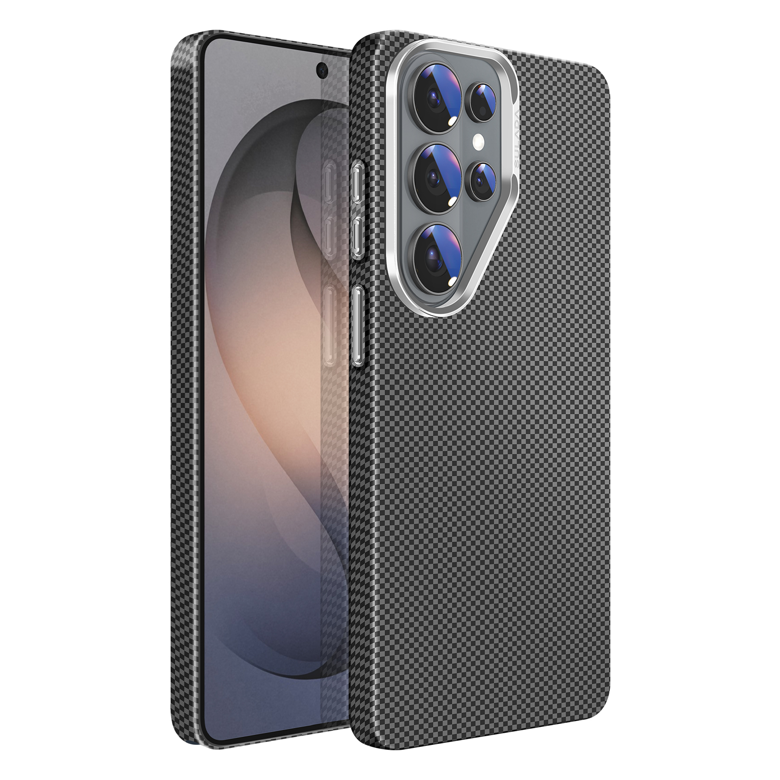 Un telefono nero in custodia a scacchi con quattro fotocamere su sfondo bianco.
