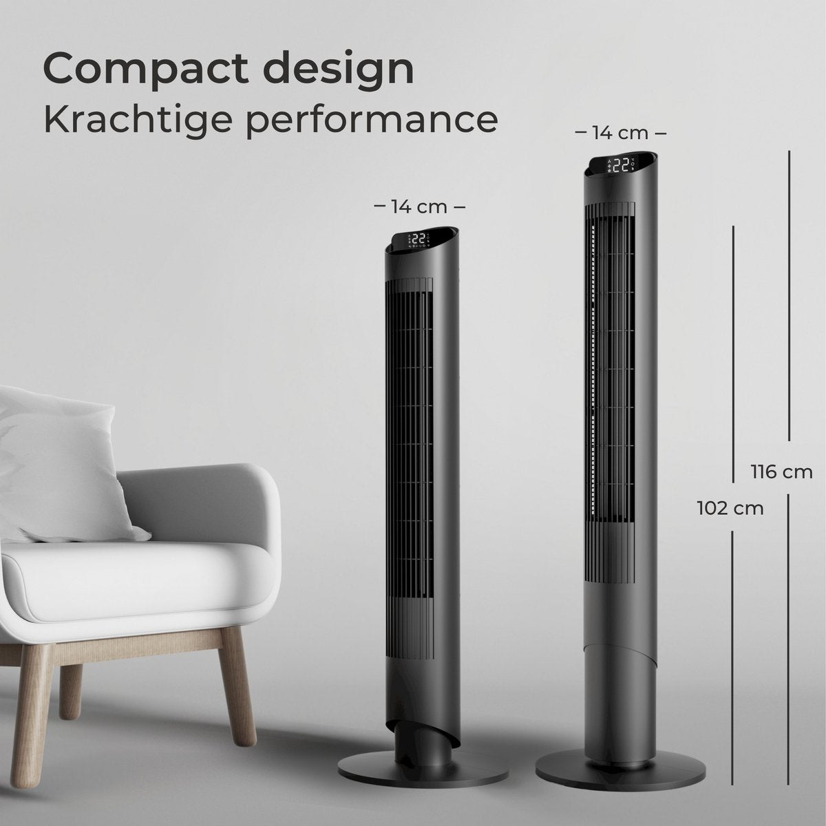 Twee zwarte torenventilatoren, 102 cm en 116 cm hoog, naast een fauteuil.