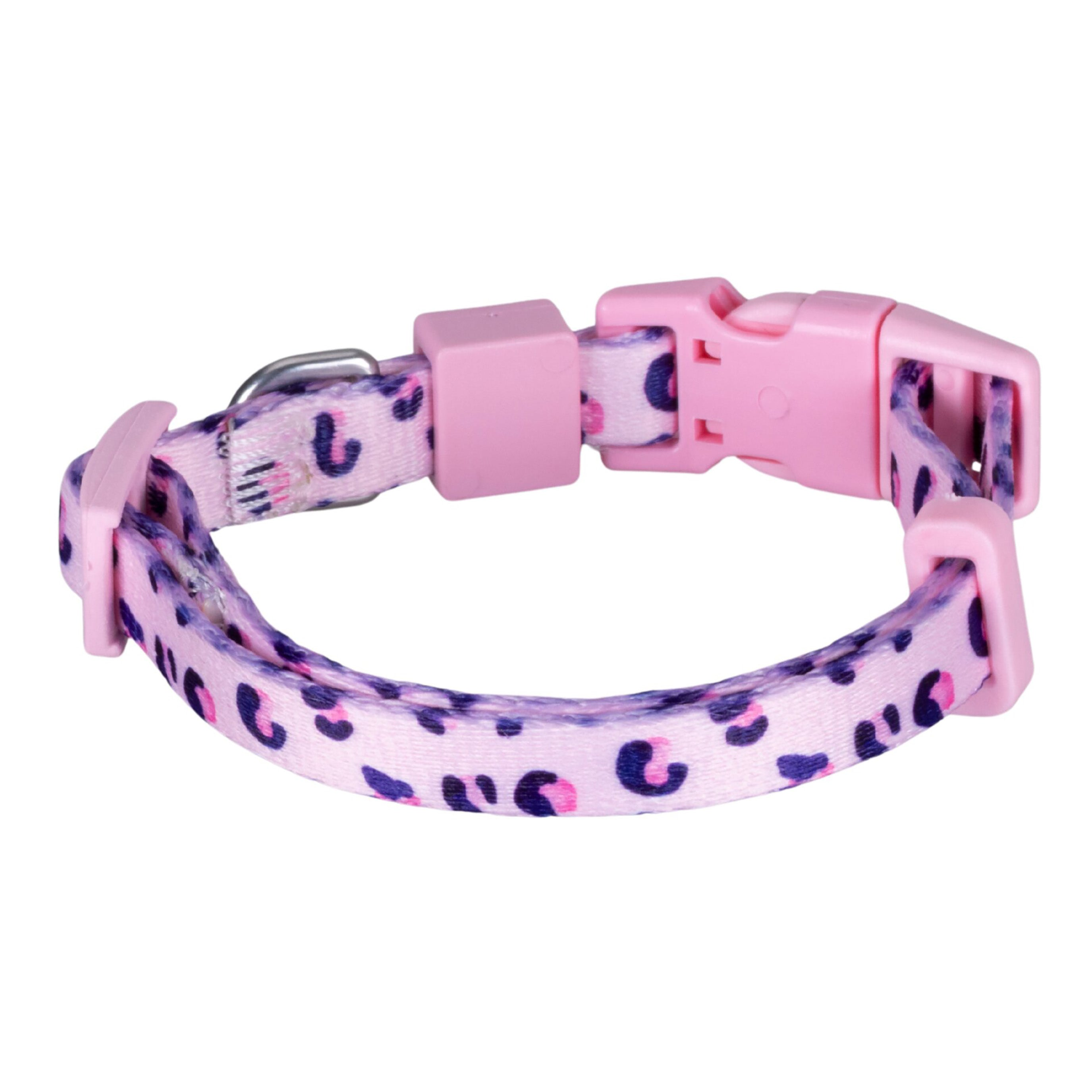 Pembe tokali, pembe leopar desenli bir tasma.