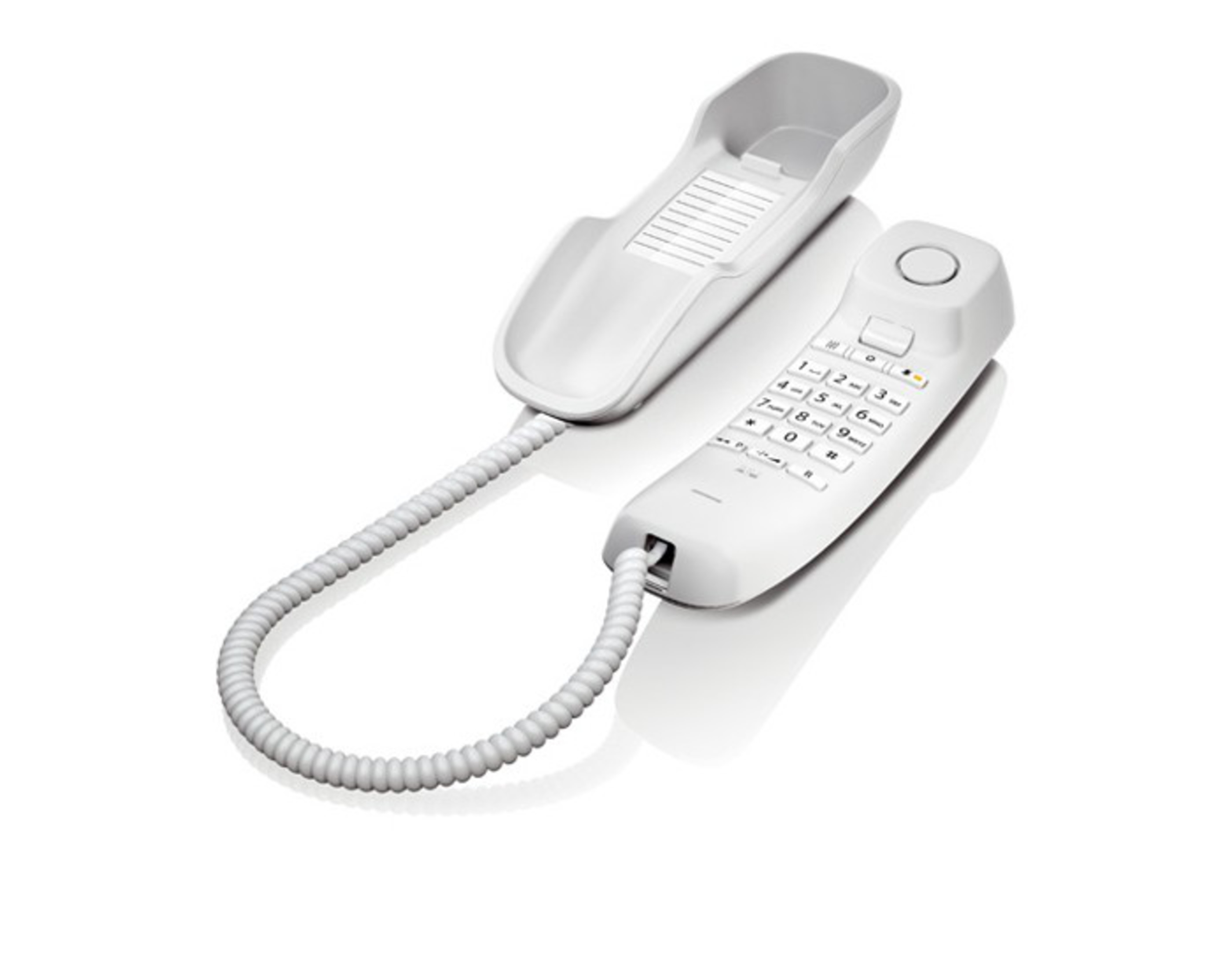 Beyaz, ahizteli, tuş takımlı ve spiral kablolu sabit telefon, beyaz zemin üzerinde.