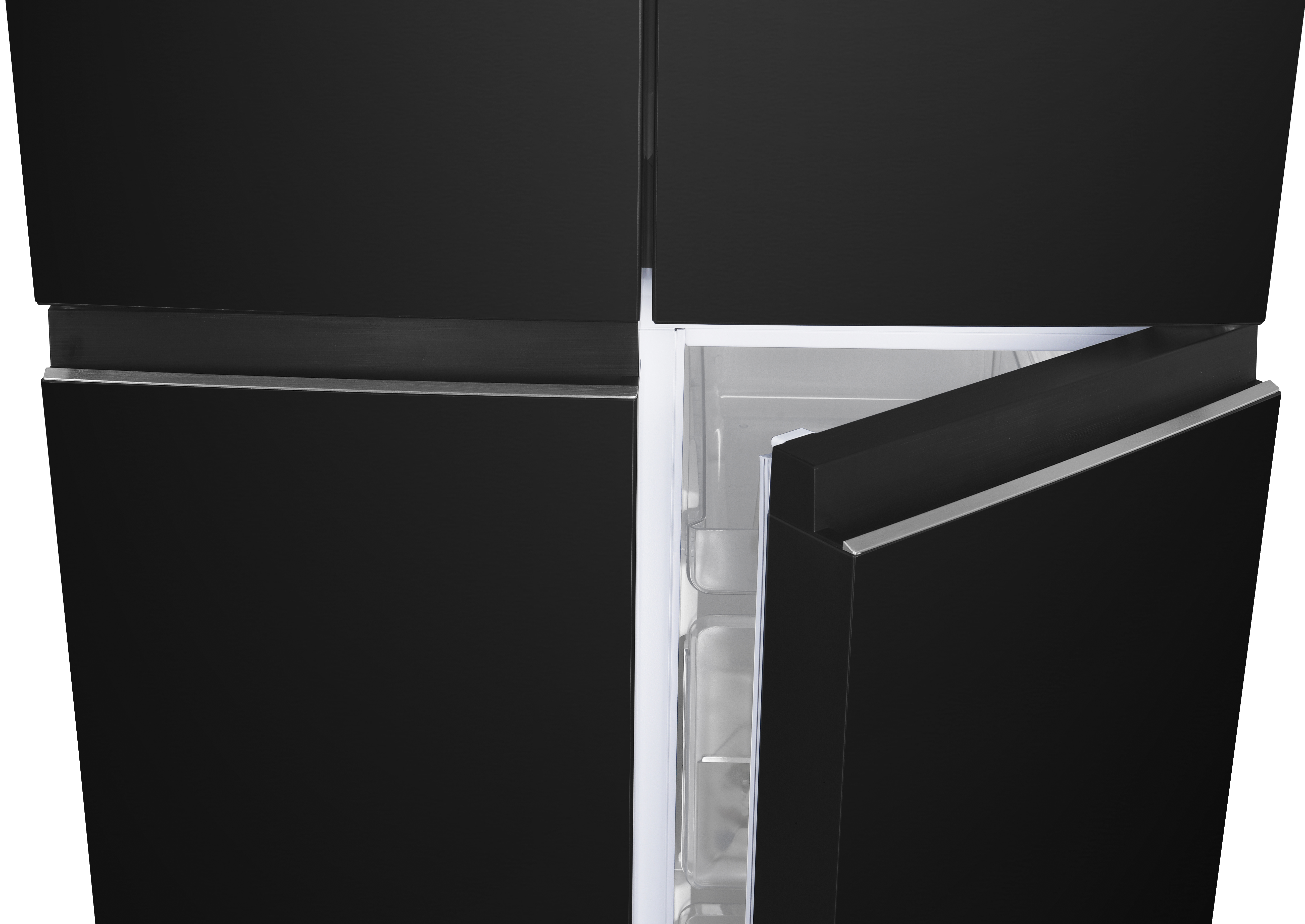Réfrigérateur noir avec porte ouverte, poignée argentée, intérieur blanc.