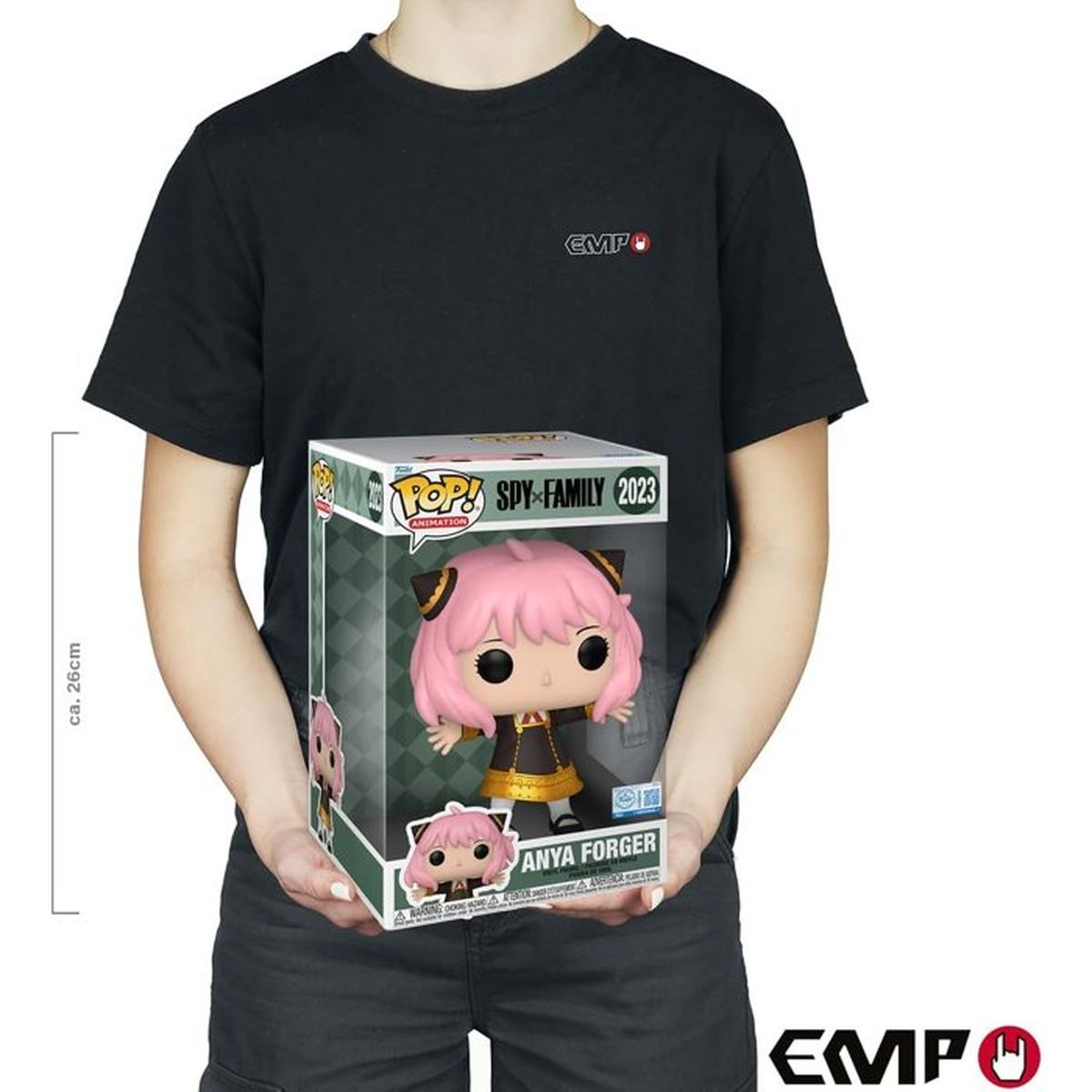 Eine Person hält eine Anya Forger Funko Pop! Figur in der Originalverpackung.