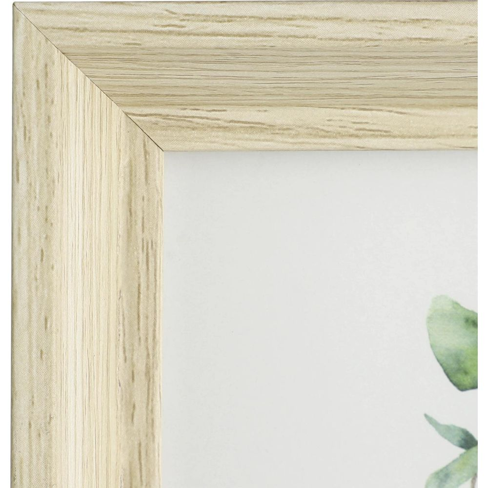 Cadre en bois clair avec aquarelle de feuilles vertes sur fond blanc.